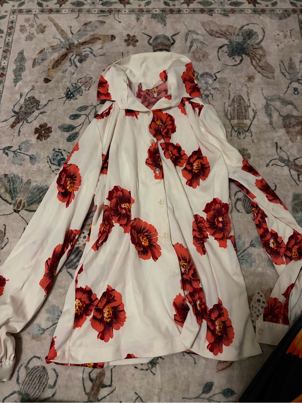 Vintage 1970s Cream & Red Oversized Floral Dagger Collar Disco Blouse